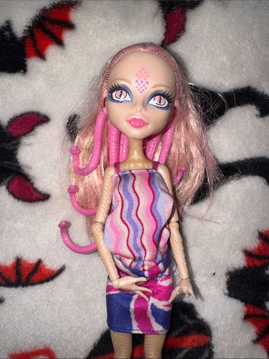 monster high Other - Monster High Doll Ghoulebrities in Londoom VIPERINE